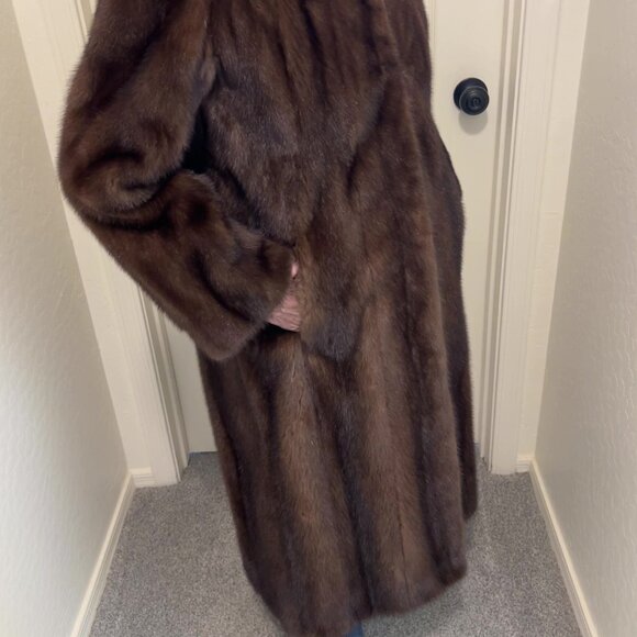 Full length mink coat - Picture 14 of 14